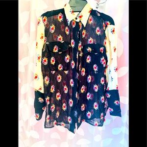 ON SALE! Italian designer beautiful feminine blouse